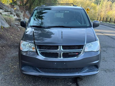 Used 2016 Dodge Grand Caravan SXT image 4