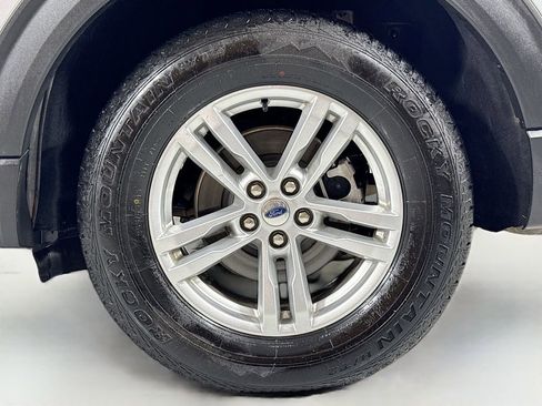 Used 2022 Ford Explorer XLT w/ Equipment Group 202A image 11