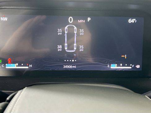 Used 2022 Jeep Grand Cherokee Overland w/ Luxury Tech Group IV AWD/4WD image 12