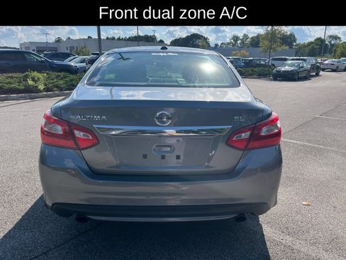 Used 2016 Nissan Altima 2.5 SL w/ Moonroof Package FWD image 4