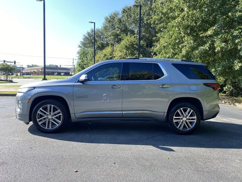 Used 2023 Chevrolet Traverse High Country FWD image 6