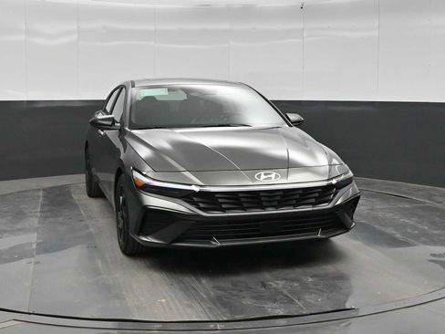 New 2026 Hyundai Elantra SEL Sport Premium FWD image 2