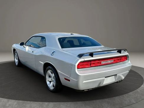 Used 2009 Dodge Challenger SE image 6