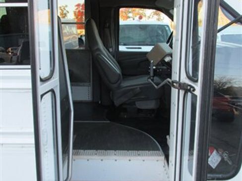 Used 2006 Chevrolet Express 3500 SHUTTLE BUS VAN w/ School Bus Package image 22