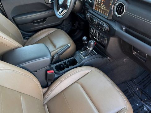 Used 2023 Jeep Wrangler Unlimited Sahara AWD/4WD image 18
