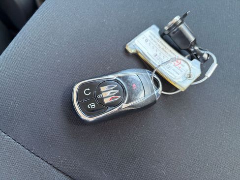 Used 2025 Buick Encore GX Preferred FWD image 24