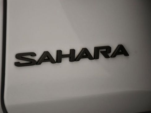 Used 2025 Jeep Wrangler Sahara image 9