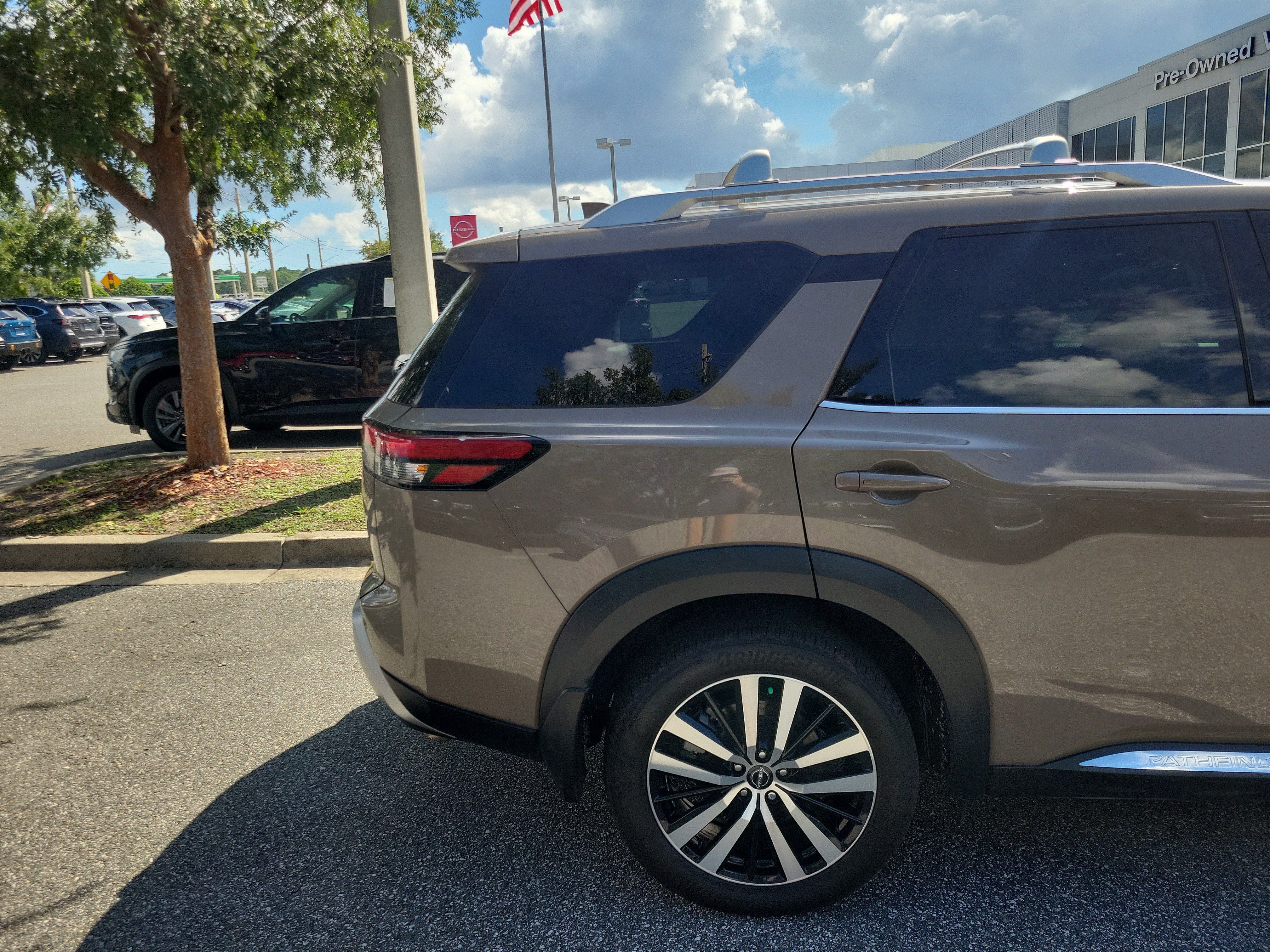 Used 2025 Nissan Pathfinder Platinum w/ Cargo Package AWD/4WD image 6