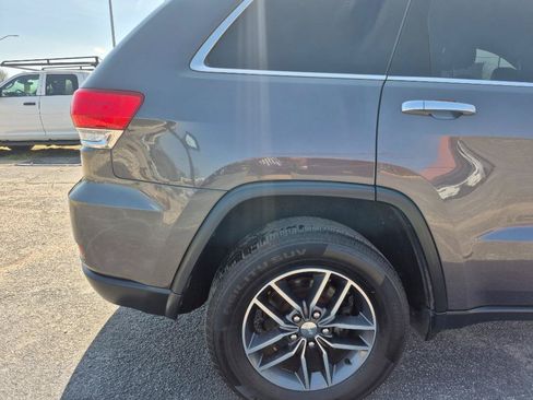 Used 2018 Jeep Grand Cherokee Limited AWD/4WD image 12