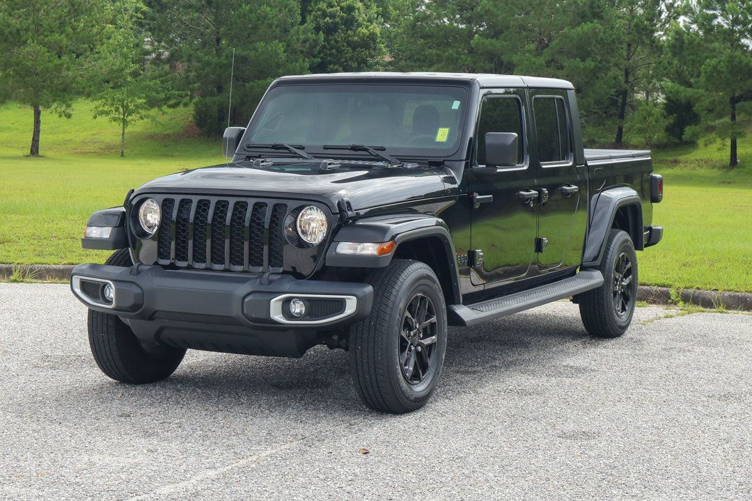 Used 2023 Jeep Gladiator Sport AWD/4WD image 3