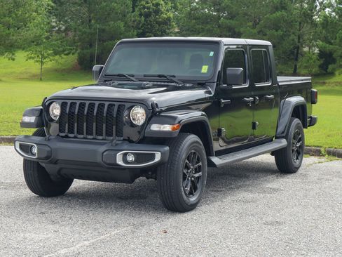 Used 2023 Jeep Gladiator Sport AWD/4WD image 3