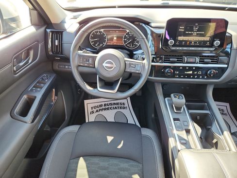 Used 2025 Nissan Pathfinder SV image 36