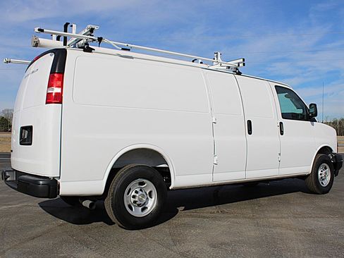 Used 2025 Chevrolet Express 2500 Extended w/ Communications Package image 5