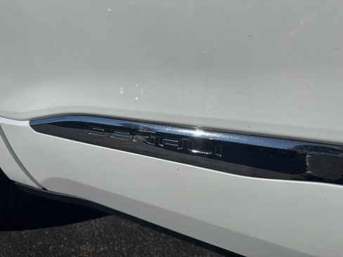 Used 2023 GMC Acadia Denali image 9