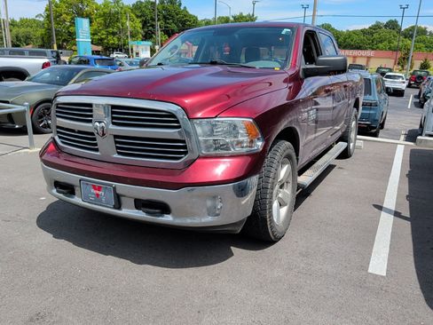 Used 2019 RAM 1500 Classic SLT w/ SLT Plus D←cor Group AWD/4WD image 1