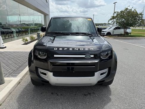 Used 2024 Land Rover Defender 110 SE AWD/4WD image 3