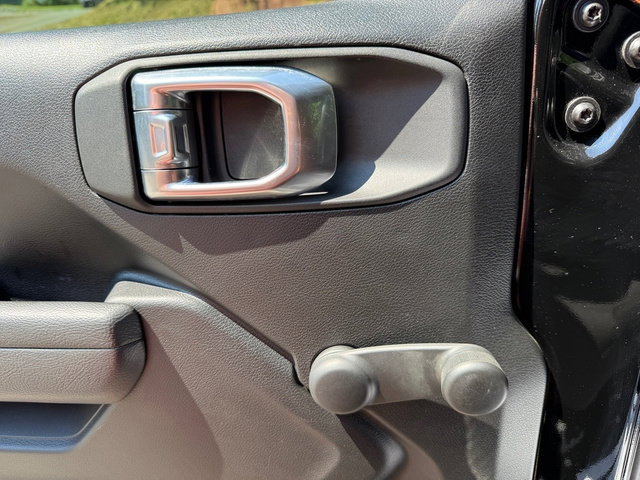 Used 2023 Jeep Wrangler Sport AWD/4WD image 11