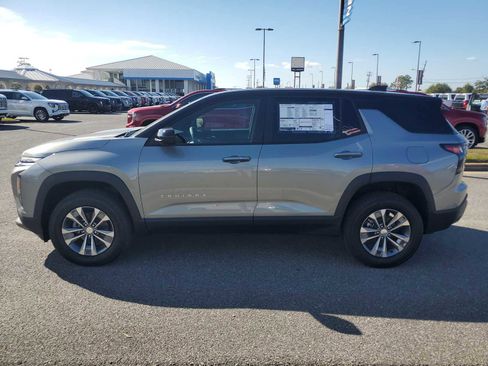 New 2026 Chevrolet Equinox LT image 2