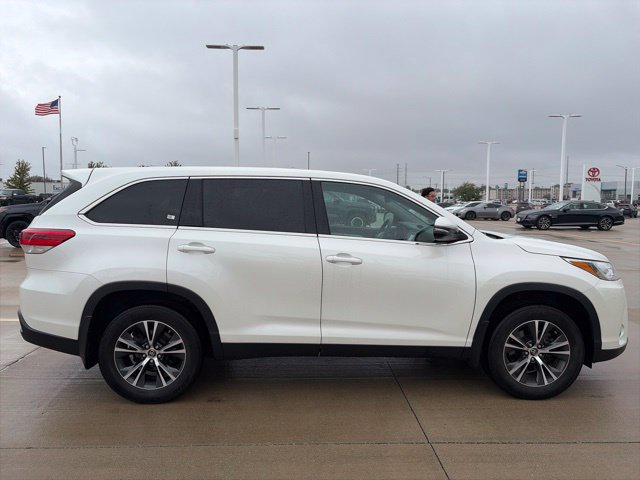 Used 2019 Toyota Highlander LE FWD image 8