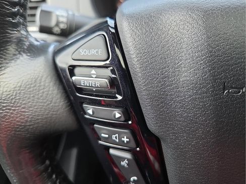 Used 2022 Nissan Frontier PRO-4X w/ Pro-4X Premium Package image 19