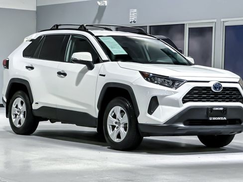 Used 2020 Toyota RAV4 LE w/ Carpet Mat Package AWD/4WD image 6