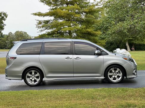 Used 2013 Toyota Sienna SE image 7