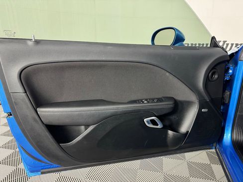 Used 2023 Dodge Challenger GT RWD image 9