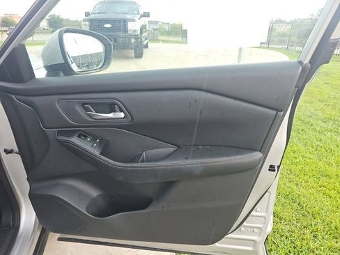 Used 2025 Nissan Rogue SV FWD image 19