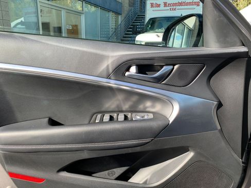 Used 2025 Genesis G70 2.5T image 20