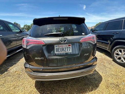 Used 2018 Toyota RAV4 XLE w/ Carpet Mat Package FWD image 5