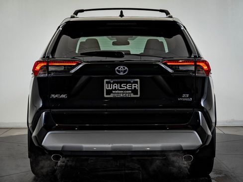 Used 2023 Toyota RAV4 SE image 9