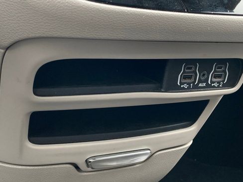 Used 2023 Chrysler Pacifica Touring-L image 26