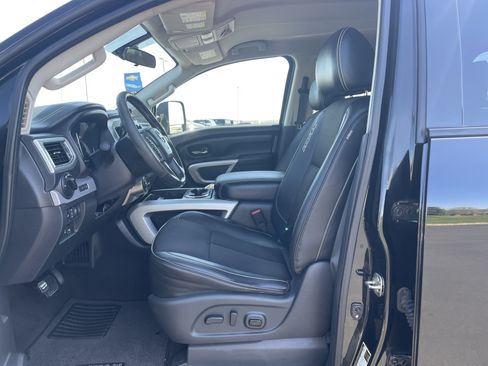 Used 2017 Nissan Titan PRO-4X AWD/4WD image 17