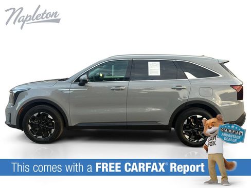 Used 2025 Kia Sorento S FWD image 2