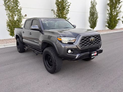 Used 2022 Toyota Tacoma TRD Off-Road w/ Technology Package image 12