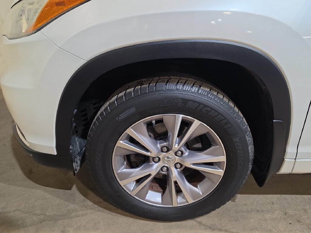Used 2015 Toyota Highlander XLE AWD/4WD image 19