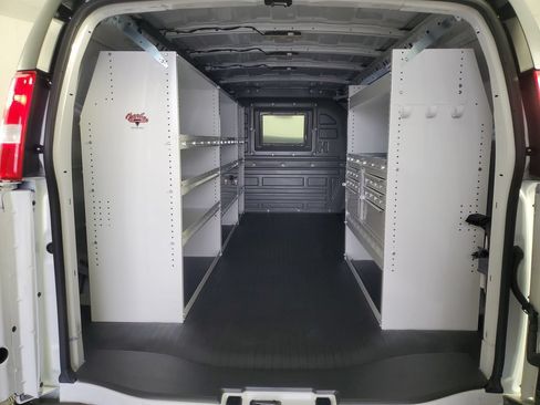 New 2026 Chevrolet Express 2500 Extended w/ Communications Package RWD image 15