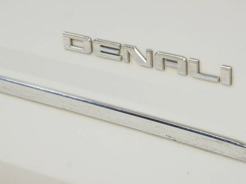 Used 2016 GMC Yukon Denali w/ Open Road Package AWD/4WD image 15