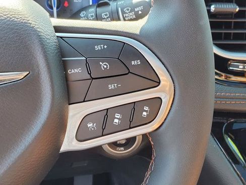 Used 2024 Chrysler Pacifica Pinnacle AWD/4WD image 14