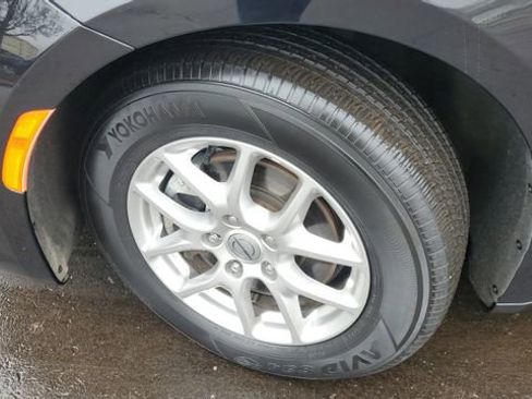 Certified 2024 Chrysler Pacifica Touring-L image 4