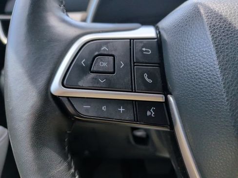 Used 2023 Toyota Highlander XLE FWD image 19