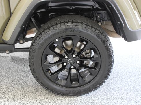 Used 2025 Jeep Gladiator Sport AWD/4WD image 10