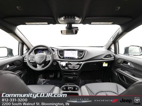 New 2026 Chrysler Voyager LX FWD image 21