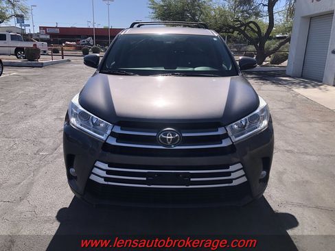 Used 2017 Toyota Highlander Plus image 3