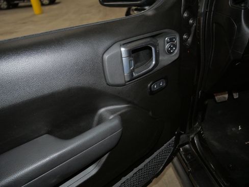 Used 2025 Jeep Gladiator Sport image 19