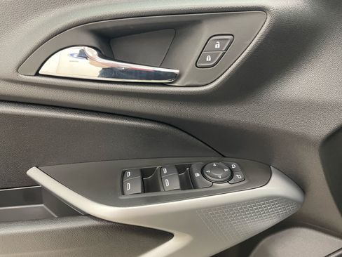 New 2026 Chevrolet Trax LS w/ LS Convenience Package FWD image 9