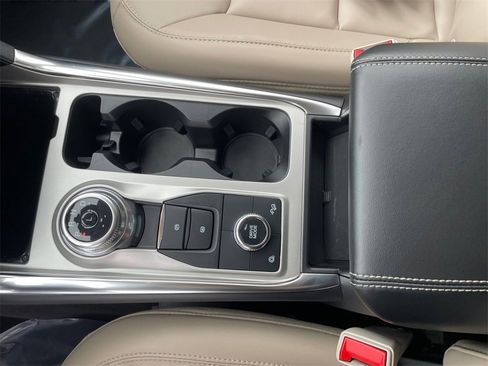 Used 2023 Ford Explorer XLT w/ Equipment Group 202A image 18