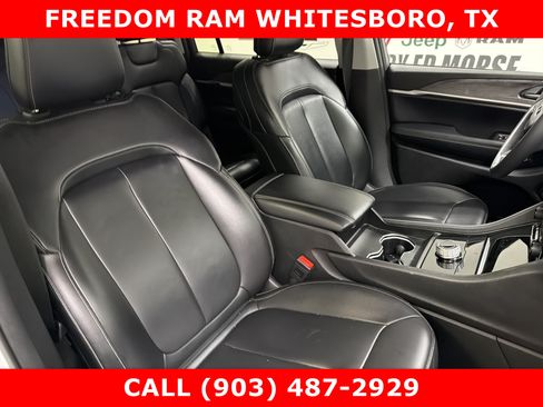 Used 2024 Jeep Grand Cherokee L Limited RWD image 11