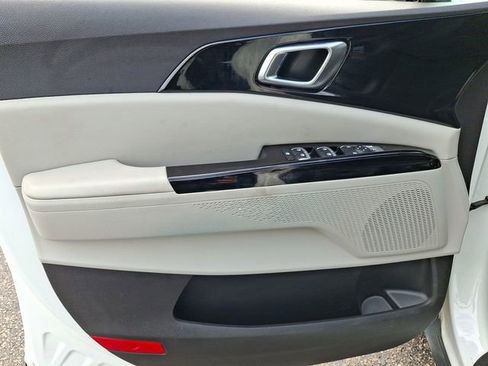 Certified 2024 Kia Carnival EX image 14