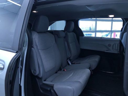 Used 2025 Toyota Sienna LE image 22